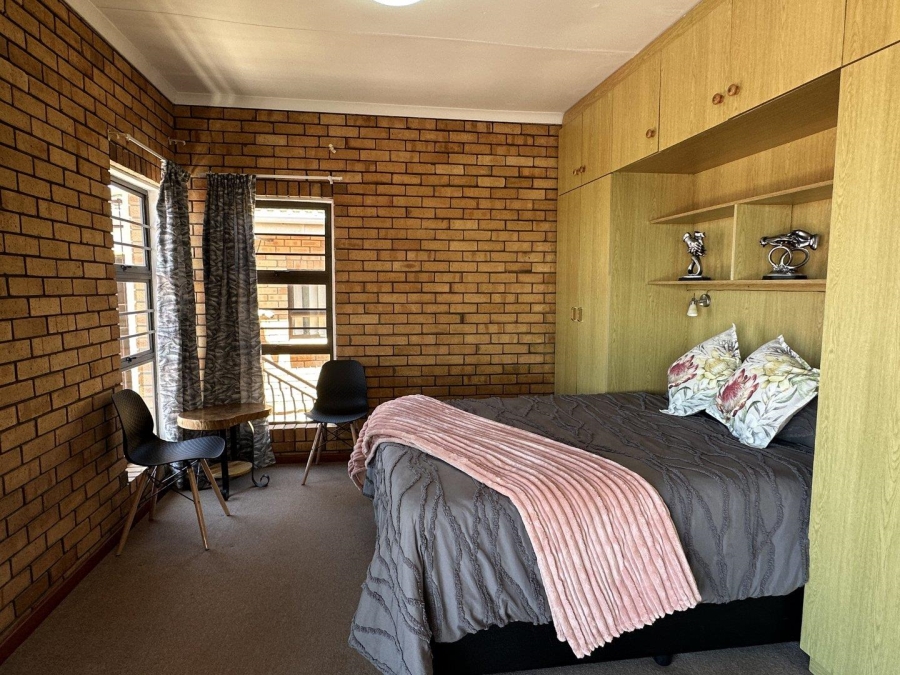 6 Bedroom Property for Sale in Wavecrest Eastern Cape